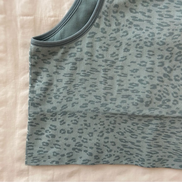 Athleta Blue Cheetah Print Aurora Seamless Crop Rib Tank - Picture 12 of 16